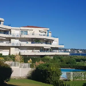 https://appartement-juan-les-pins-antibes-piscine-et-mer-a-200m.fr-provencehotel.com